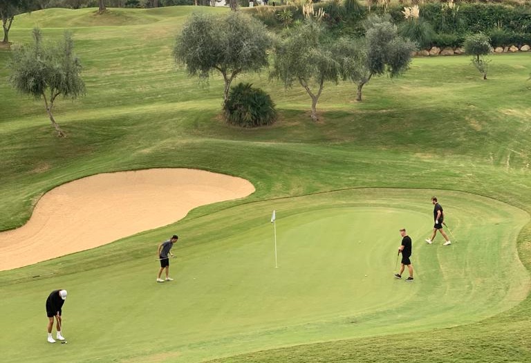 Anton Kalliokoski - Etätyöskentelyä Espoanjasta käsin_ Olas Group Oy_golfkenttä3